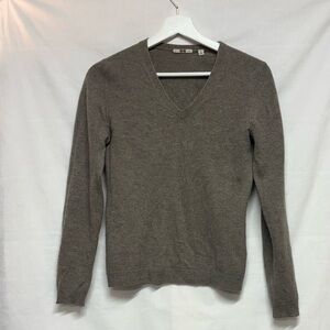 Uniqlo Cashmere Women's V-Neck Sweater